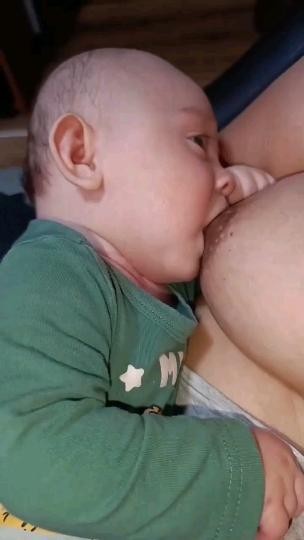 小老弟奶吃腻了我用糖果跟你换好嘛？#亚裔