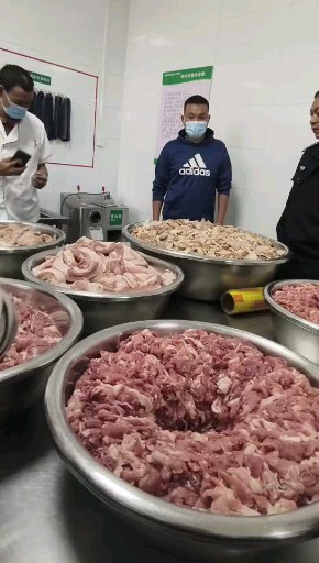 给学生吃的啥肉