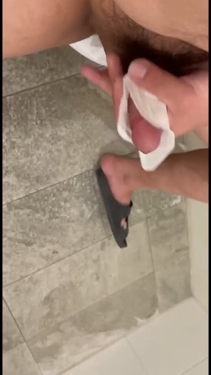 太变态了 用妹子换下来的姨妈巾打飞机#恋物癖