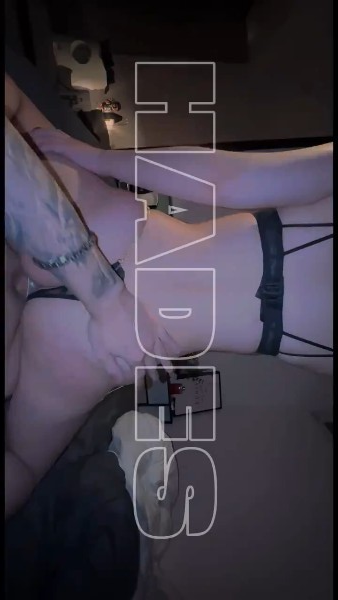 屁股都给扇红了