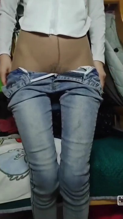 宿舍里的牛仔裤小骚逼