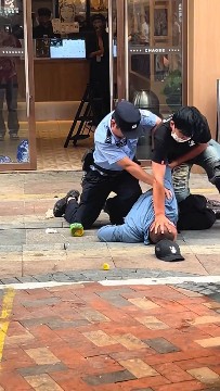 见义勇为奖章 。