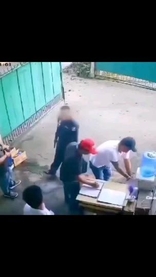 菲律宾一保安迟到被同事开枪射杀