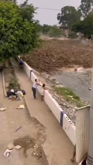 喜欢看热闹的人