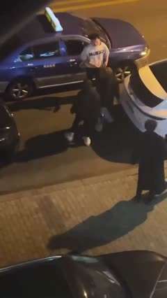 女的被男的一拳爆头