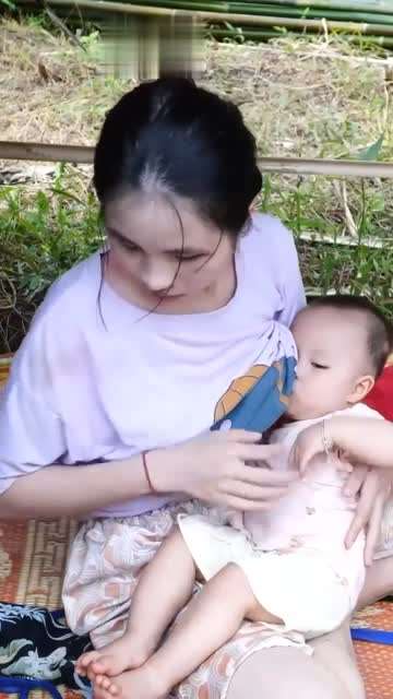 奶水嫂子胸罩有点空杯啊#亚裔