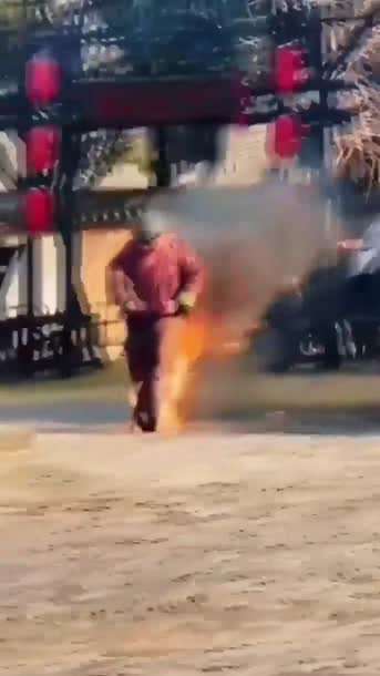 大巴起火，多人伤亡