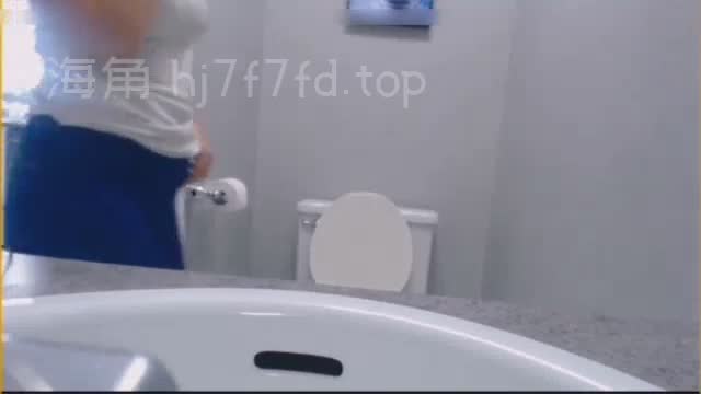 西班牙女人被儿子的大阴茎渗透了