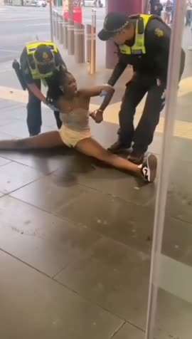 看国外警察是如何对付黑鬼的