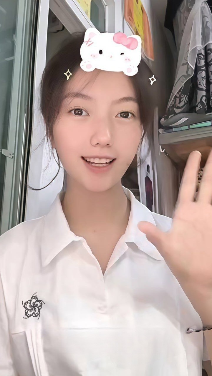 重庆财经学院 李梓桐 乖巧嫩妹私人福利 极品美乳对镜露出（关注幼女幼厕小学生初中生高中生萝莉偷拍等）