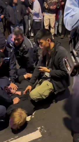 香港警察街头抓捕罪犯