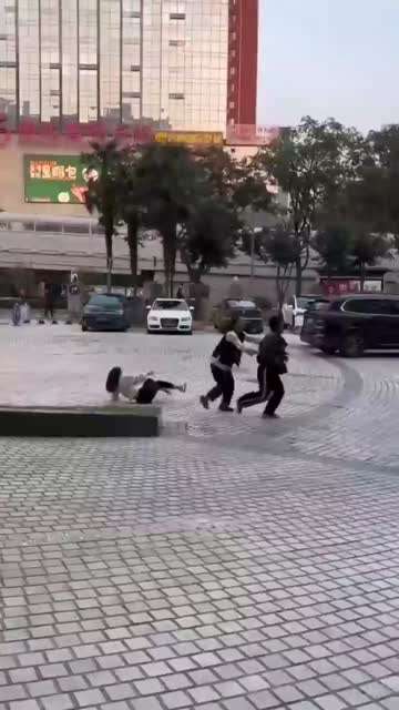打完人就想走吗