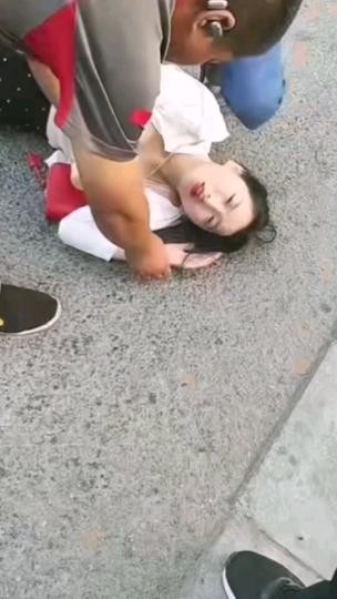 美女这是咋了