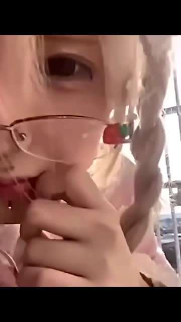 最新快讯 日本18岁萝莉主播 得知男友出轨背叛后 直接直播跳楼 惊呆了！