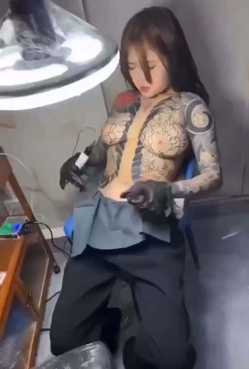 骚货给自己纹身