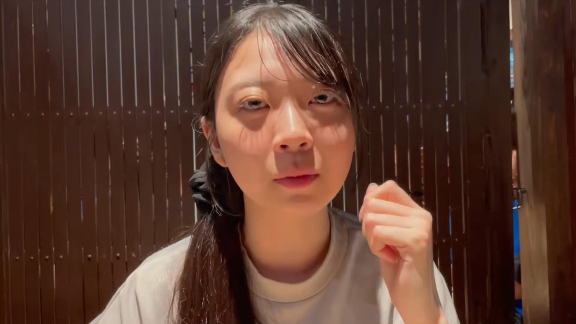 【精品素人】性感粉色T恤 黑色短裙 灵动苗条曼妙身姿娇媚动人