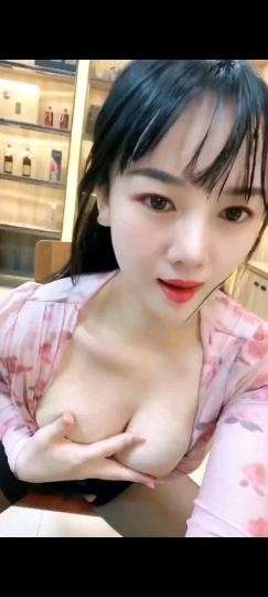 美女老板娘自慰