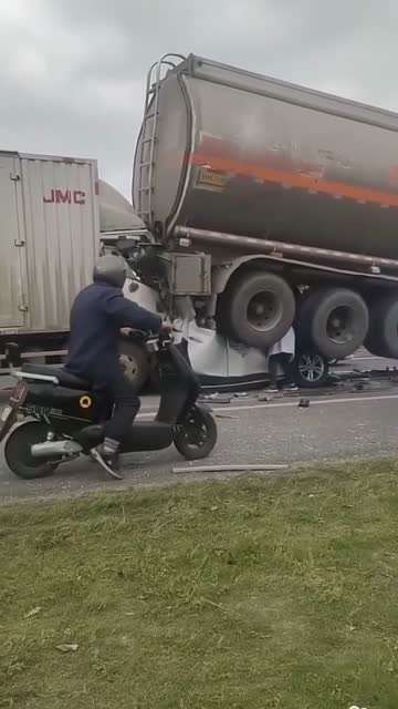 私家车被强行塞进去了