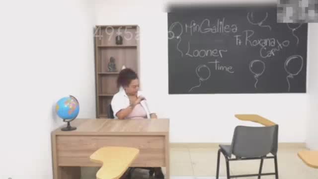 大胸部熟女穿着服装被她的老师操了
