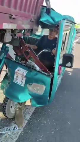 大爷追尾大货车，差一点就没命了