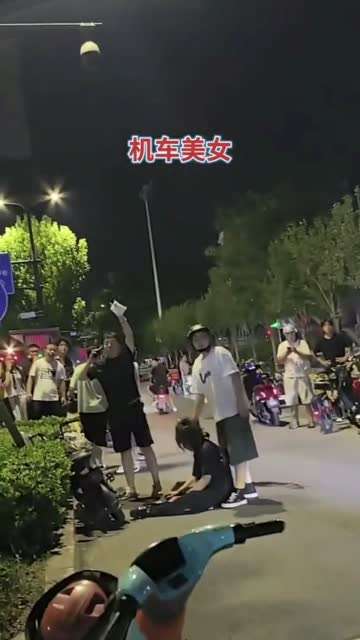 机车美女发生车祸