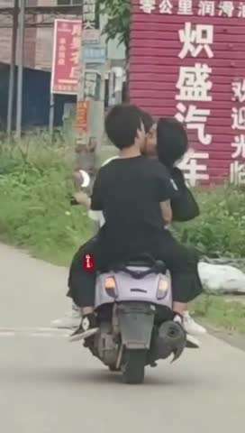 现在的小年轻那么猴急吗