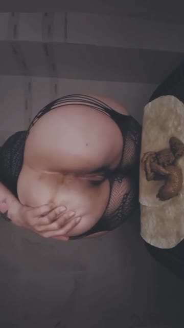 变态少女 自己拉屎卷饼吃