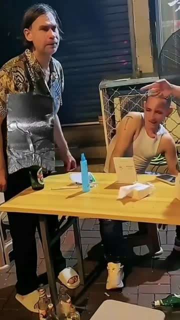 几个洋鬼子和中国人起冲突