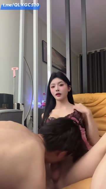 来看贱狗吃仙女棒