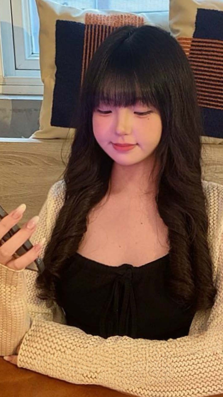 高颜值气质学姐 一对奶子占据整个屏幕 双手揉搓性感至极（关注x女x厕小学生c中生高中生萝莉偷拍专题）