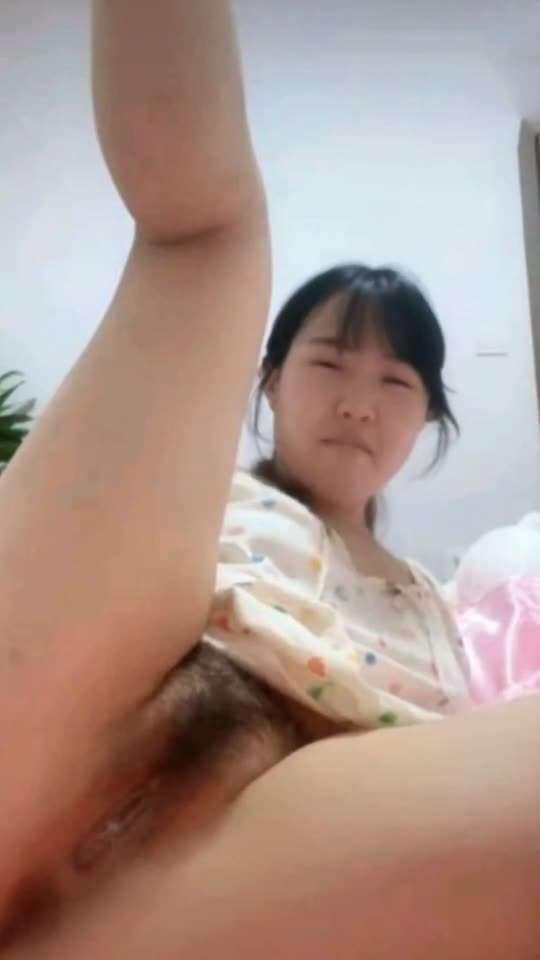 爱自拍的小女友