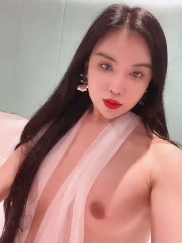 贱狗舔的妈妈奶头都硬了 爬过来闻我的吊 妈妈的吊很骚的刚尿过尿让你很上头 真TM骚不停语言调教被口射了