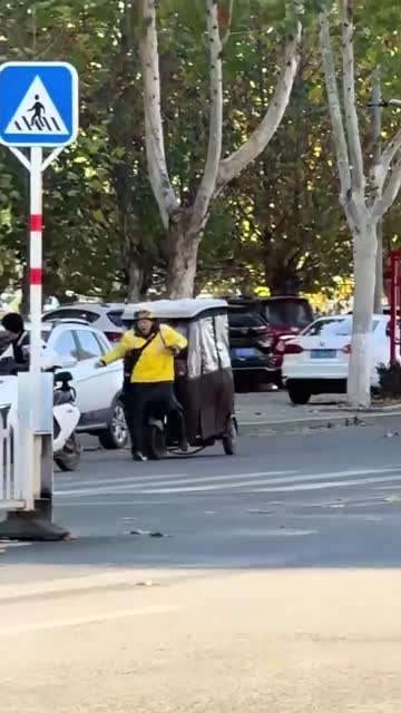 河北保定，两大狠人体系，黄毛小孩、年迈大爷，真牛逼 最后老头还跑了！
