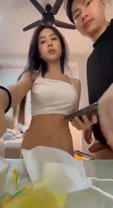 约操白嫩小美女