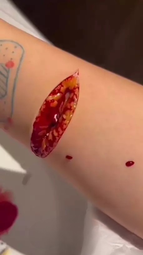 最近网上疯传 马桶女孩 割腕视频疯传 画面血肉模糊（关注x女x厕小学生c中生高中生萝莉偷拍等专题）