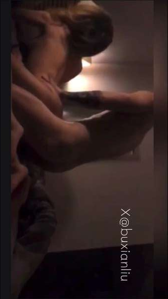 粗暴抽插后入小骚狗