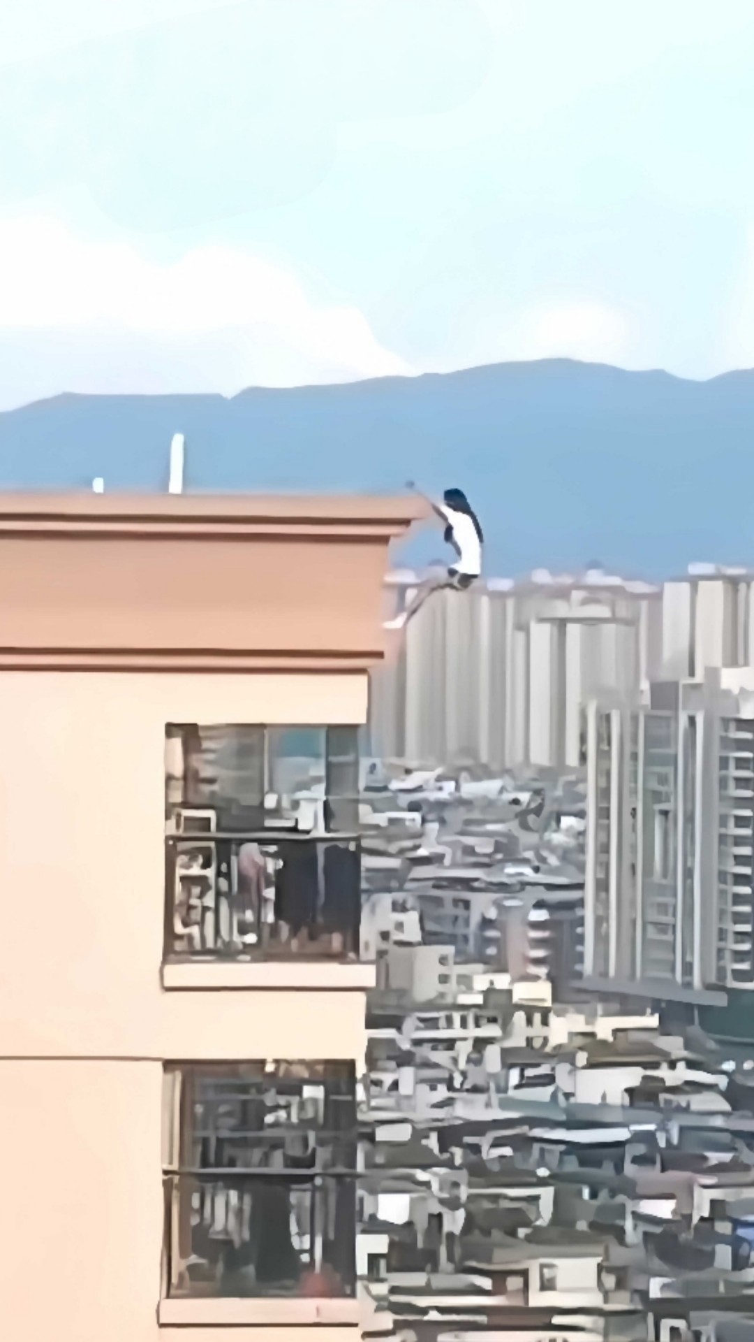 广东清远 17岁少女轻生从20楼一跃而下（关注x女x厕小学生c中生高中生萝莉偷拍等专题）