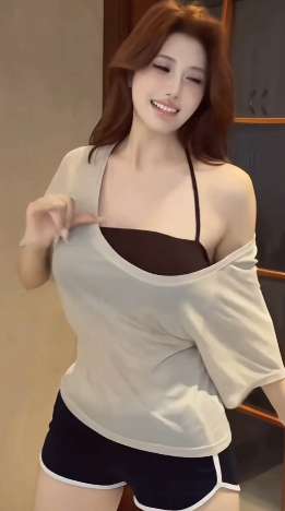 两姐妹花一起足交鸡巴这是多性福