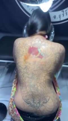 在吗 ？看看 纹身