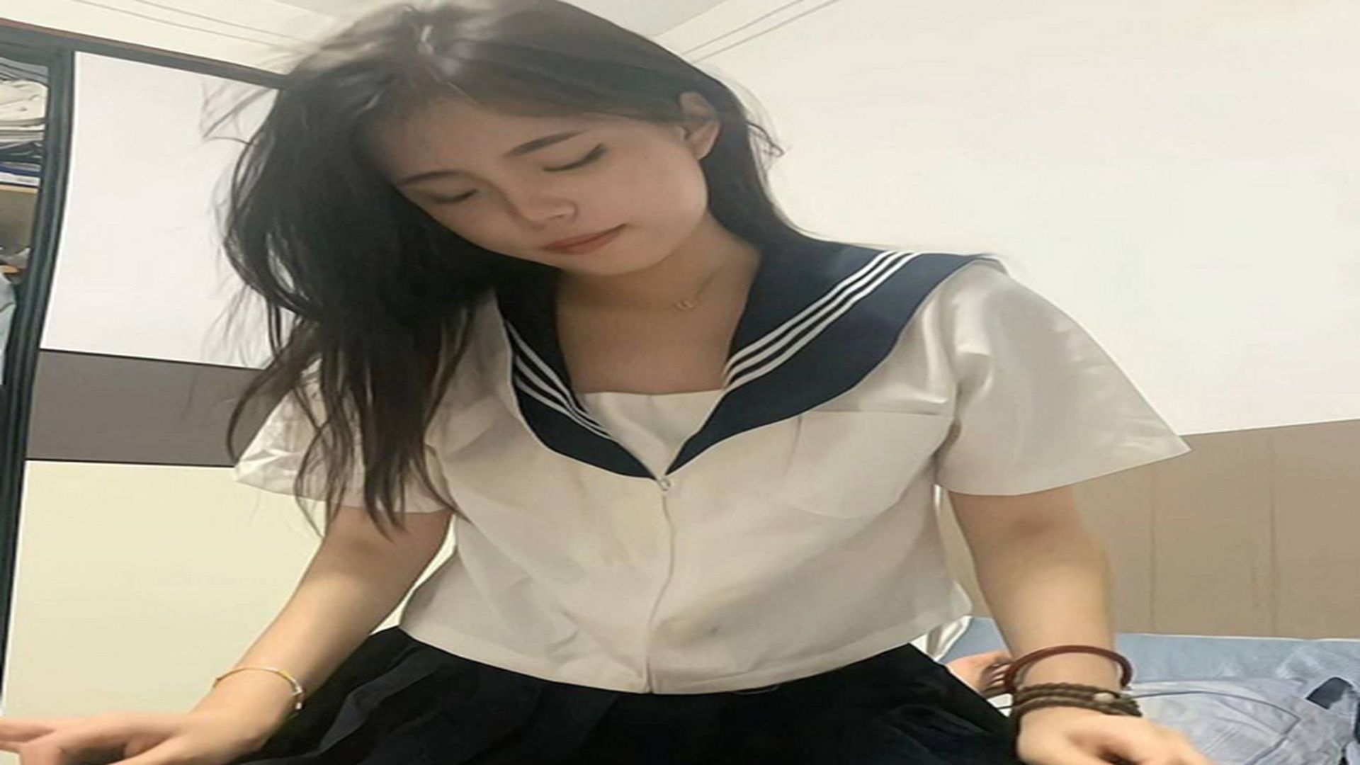 校园清纯女神私密视频泄露 被男友调教口交猛干小母狗
