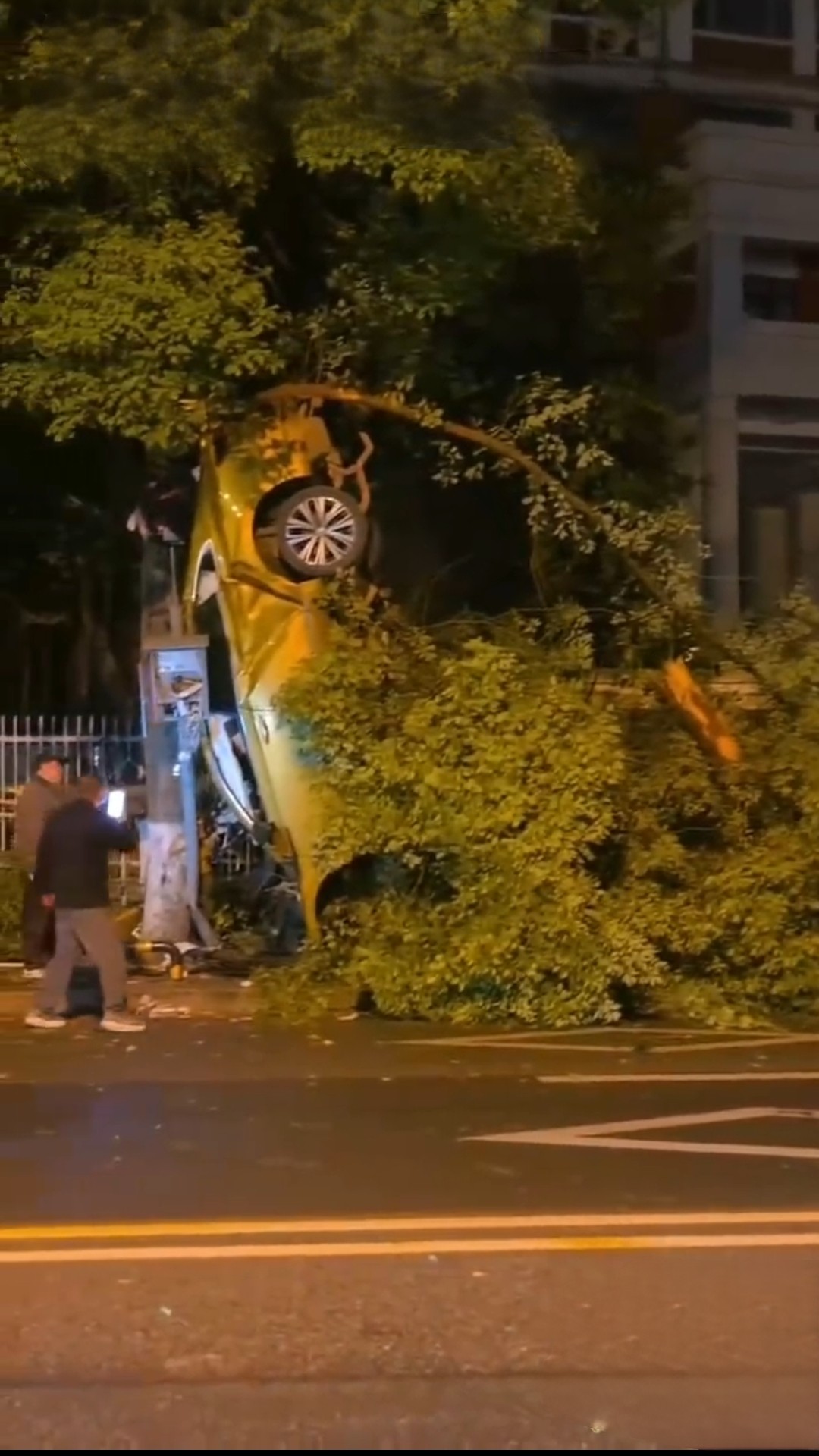 重庆开州又一封神之作 男司机醉驾车祸 给车开立正了（关注x女x厕小学生c中生高中生萝莉偷拍等专题）