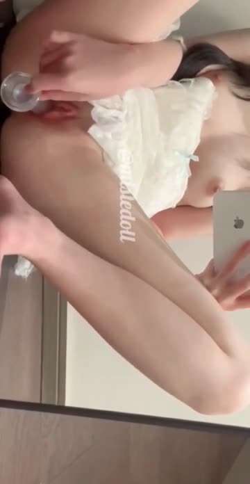 对镜自慰。。