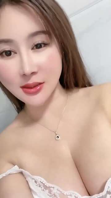 大奶少妇发情留着口水自慰