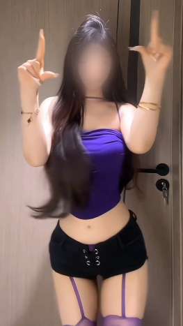 粉色丁字裤大屁股白虎母狗骑乘大鸡巴
