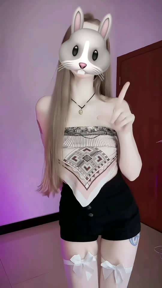 白虎美臀少女炮机自慰