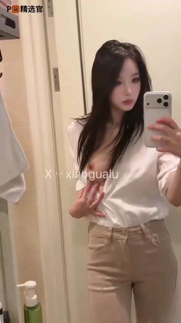 气质女人美乳露出诱惑