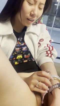 调教母狗第一步叫她当着面自慰