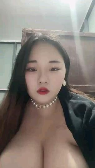奶真的壮，逼也大