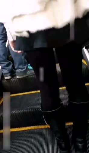 全射在美女黑丝上