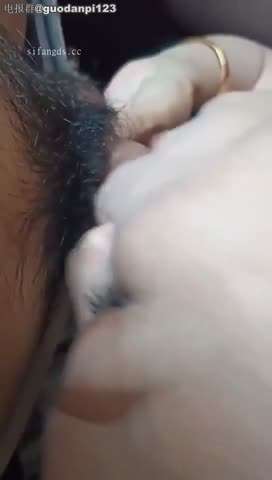 快手小姨吃鸡视频